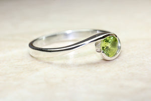 Natural Peridot Gemstone Ring.Sterling Silver Peridot.Perfect 16th,18th,21st birthday or Anniversary Gift.Promise Ring,Dress,Statement Ring.
