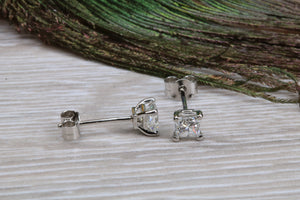 Elegant Princess cut Diamond Platinum Solitaire Stud Earrings