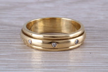 Load image into Gallery viewer, Diamond set Spinning Band in 9ct Yellow Gold