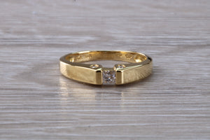 Princess and Round cut Diamond set 18ct Yellow Gold Ring
