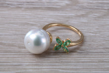 Load image into Gallery viewer, Pearl and Emerald set Yellow Gold Ring