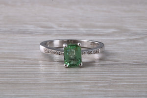 Brazilian Paraiba Tourmaline and Diamond set Platinum Ring