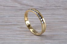 Load image into Gallery viewer, Edge set Diamond 18ct Yellow Gold Wedding Band