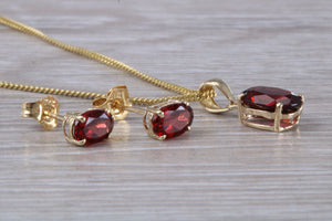 Oval cut Garnet set Yellow Gold Earrings and Matching Necklace