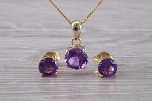 Round Amethyst Necklace with Matching Stud Earrings Set in Yellow Gold