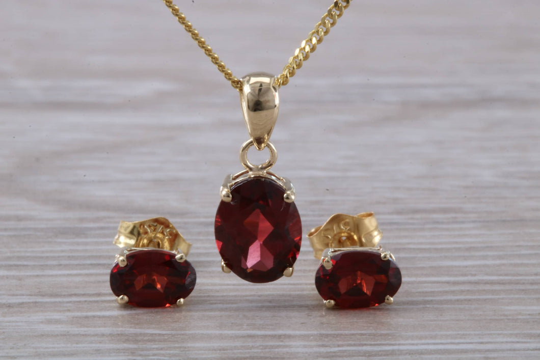 Oval cut Garnet set Yellow Gold Earrings and Matching Necklace