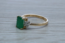 Load image into Gallery viewer, Emerald and Diamond Trilogy set Yellow Gold Ring