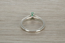 Load image into Gallery viewer, Natural Emerald Solitaire Ring