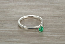 Load image into Gallery viewer, Natural Emerald Solitaire Ring