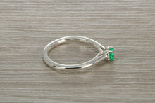 Load image into Gallery viewer, Natural Emerald Solitaire Ring