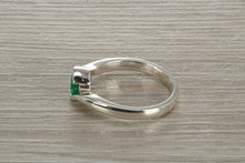 Load image into Gallery viewer, Natural Emerald set Chunky Twist Ring