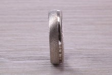 Load image into Gallery viewer, Gents 6 mm Wide Patterned White Gold Band