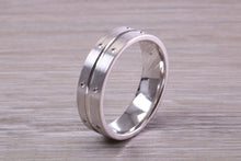 Load image into Gallery viewer, Gents 6 mm Wide Patterned White Gold Band