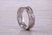 Load image into Gallery viewer, Gents 6 mm Wide Patterned White Gold Band