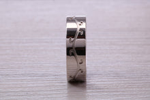 Load image into Gallery viewer, Gents 6 mm Wide Patterned White Gold Band