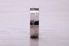 Load image into Gallery viewer, 6 mm Wide Machine Patterned White Gold Band
