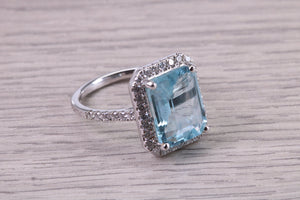 Large 4.57 carat Aquamarine and 0.60ct Diamond set 18ct White Gold Ring